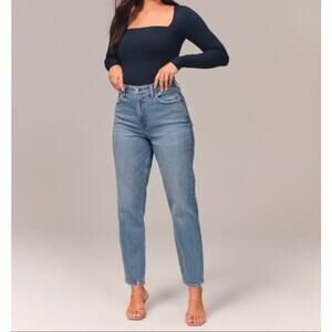 Abercrombie & Fitch Women's Curve Love High Rise The Mom Jean Size sz 4